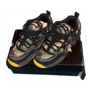 DC x thrasher skate Shoes Camouflage Sneakers with Yellow Accents